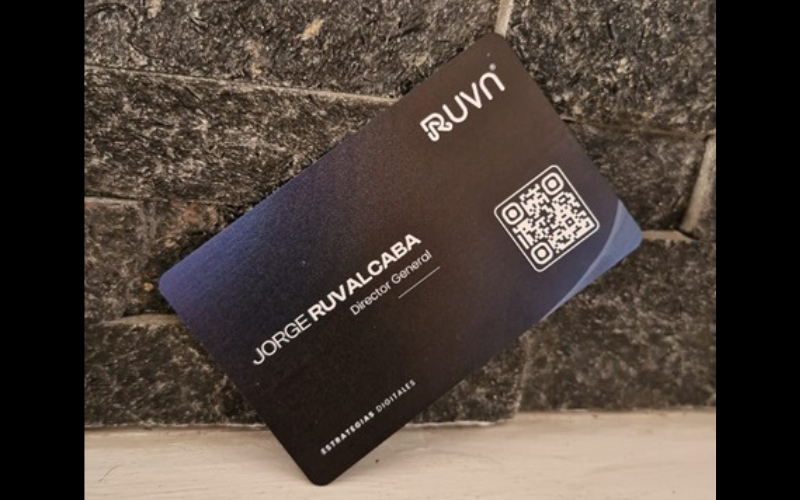 Tarjeta de presentación inteligente WowCard diseñada para RUVN en Guadalajara